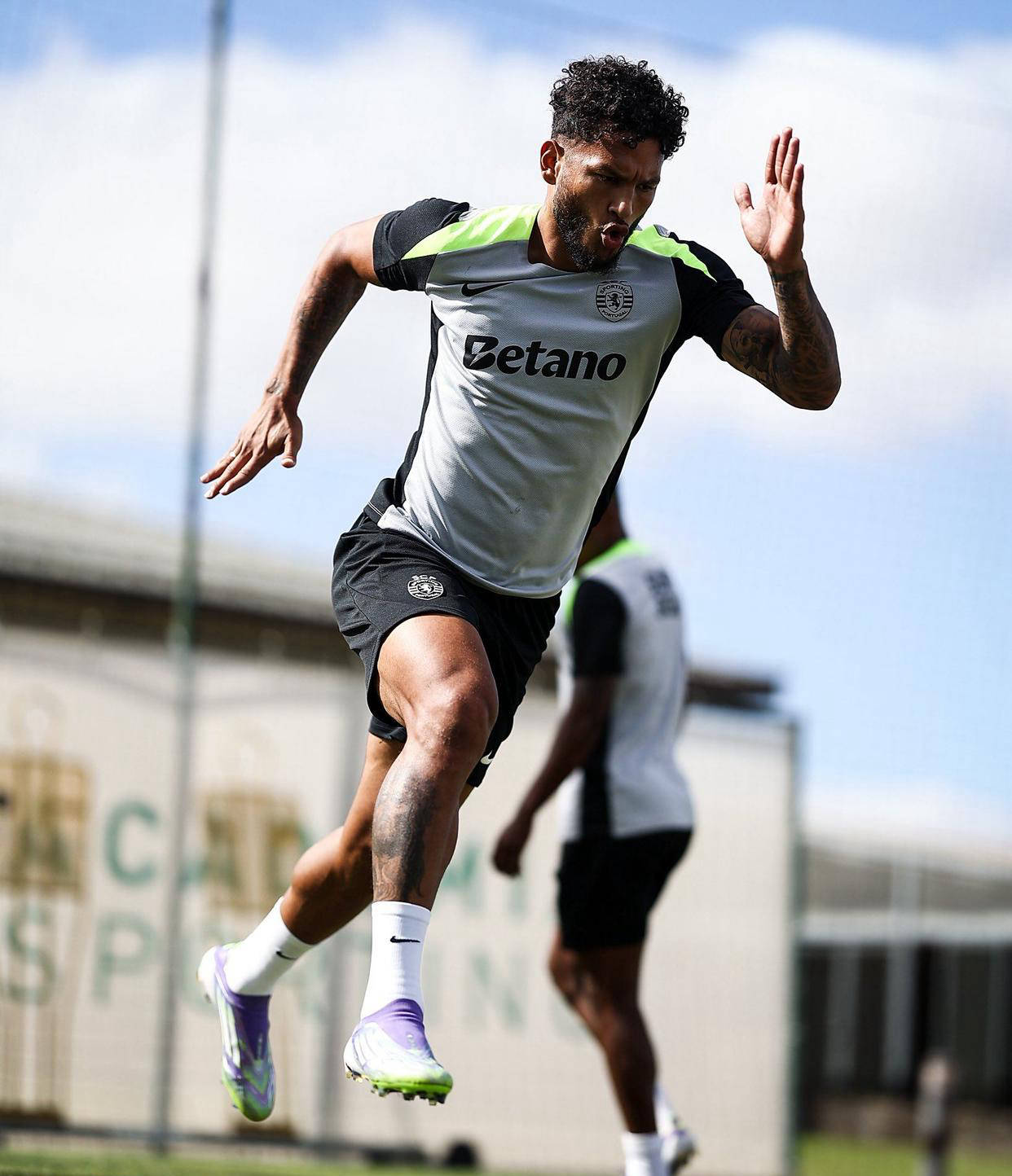 米兰体育-包含冲刺阶段葡超焦点战，迈阿密热火主帅复盘，球迷炸锅，资深球员宣示担当的词条-米兰体育